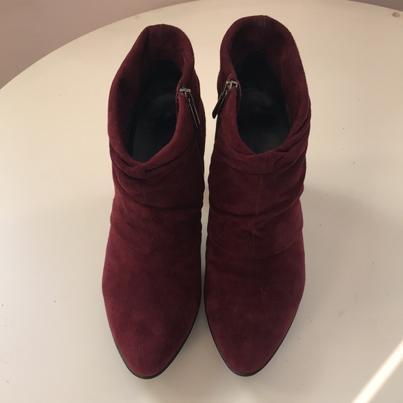 Aquatalia burgundy suede bootie. Size 9. - Picture 3 of 6